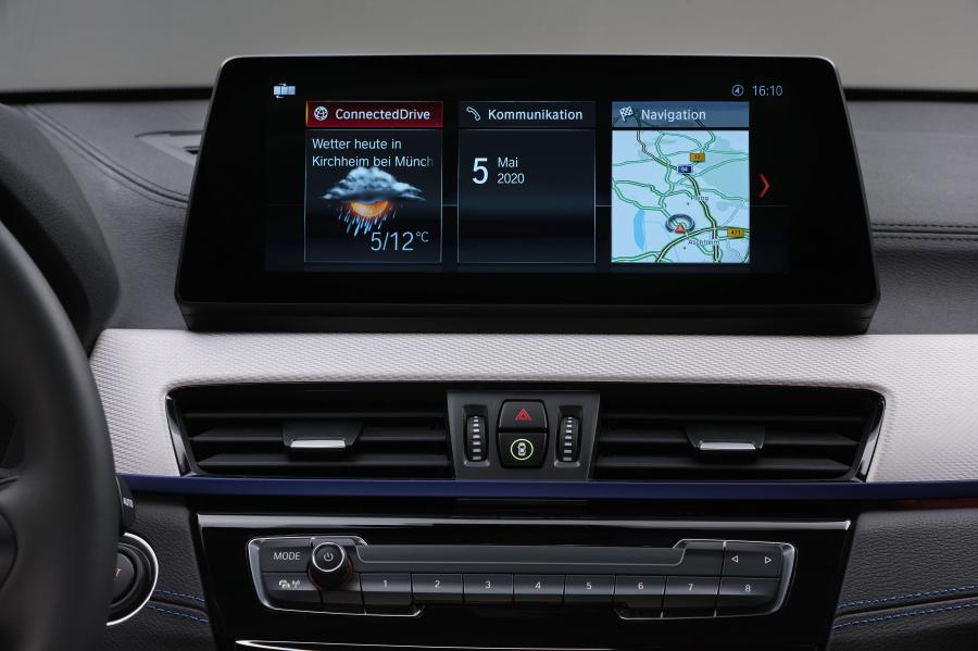 Детали интерьера BMW X2 xDrive25e M Sport (F39) 2020 года  (WW) (фото 48 из 55)
